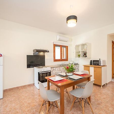 Afroditi Holiday Home - Yellow Apartment 斯沃伦塔 外观 照片