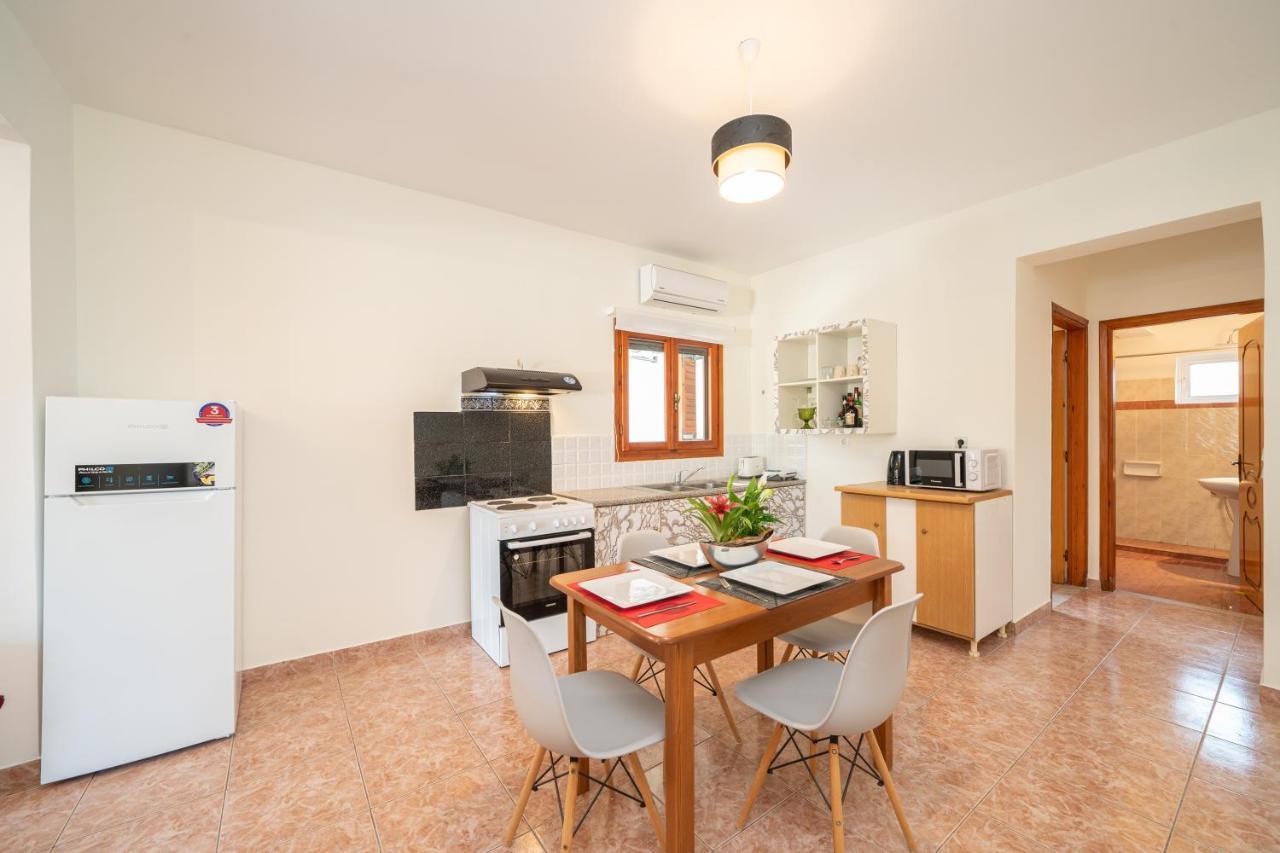 Afroditi Holiday Home - Yellow Apartment 斯沃伦塔 外观 照片