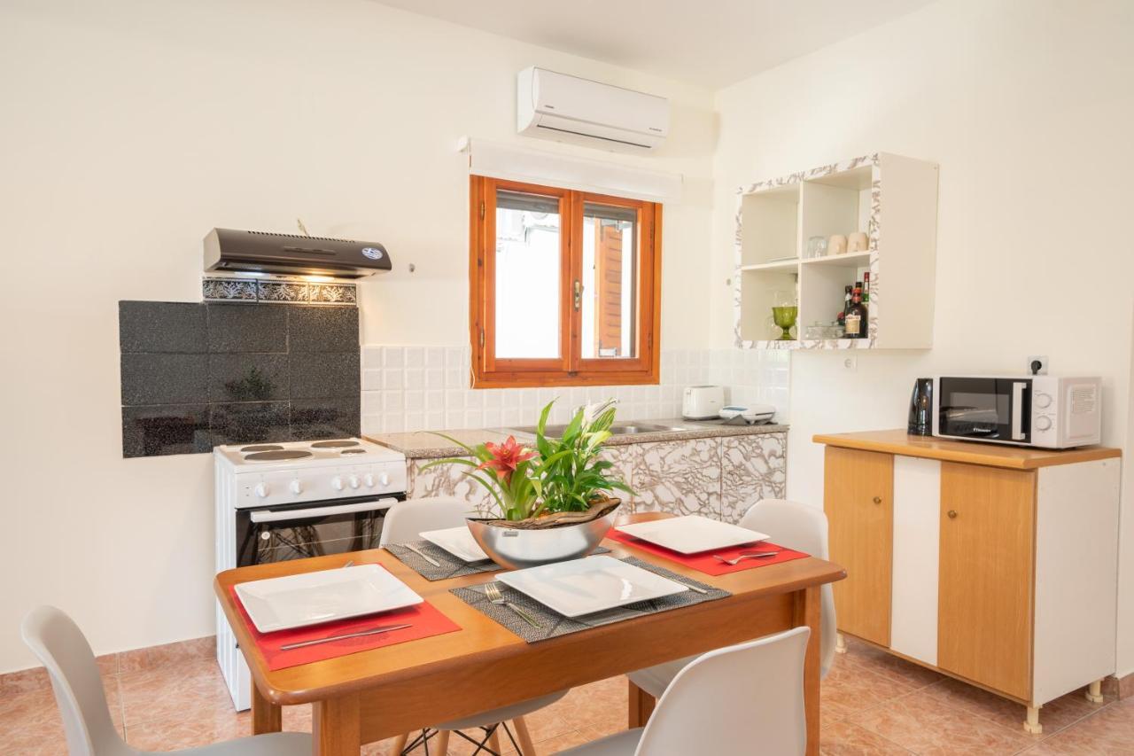 Afroditi Holiday Home - Yellow Apartment 斯沃伦塔 外观 照片